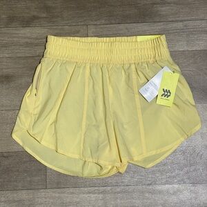 All in Motion Women's Mid-Rise Run Shorts 3" Yellow Size S